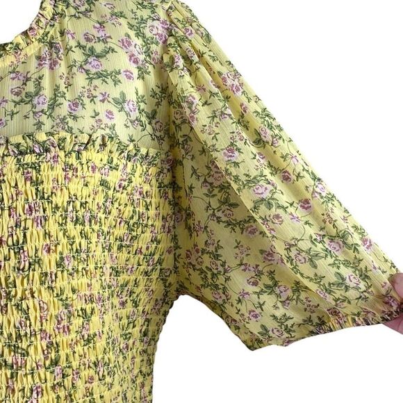 Torrid Yellow Floral Chiffon Ruffle Mock Neck Smocked Crop Top Sz 1 - Picture 4 of 7